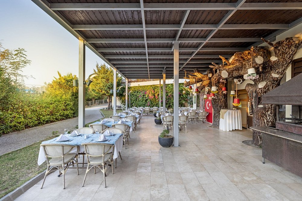 کافه اسیایی سرباز هتل سی لایت ریزورت